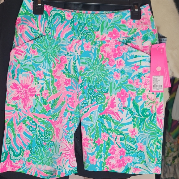 Lilly Pulitzer Luxletic Reid Short UPF 50+ Amalfi Blue Leaf It Wild Golf Shorts - Picture 2 of 8